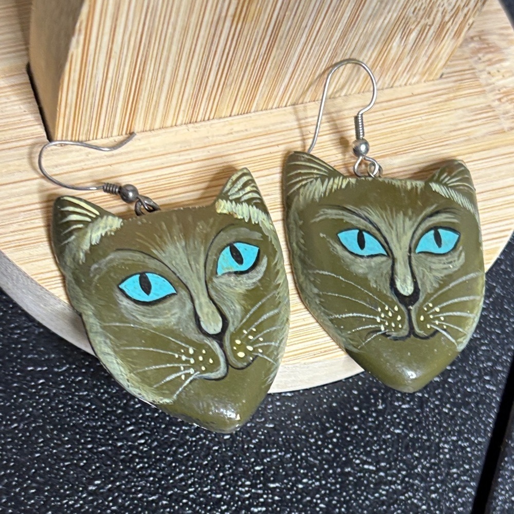 Vintage Wood Hand Painted Lightweight Green Cat Dangle Earrings
